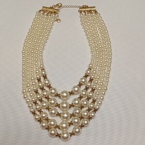 Elegant Pearl and Gold Necklace